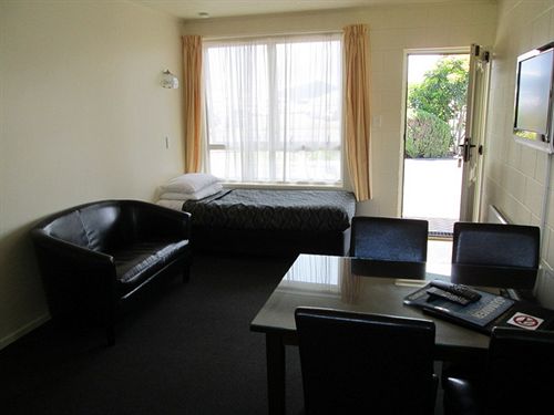 Shortland Court Motel 11