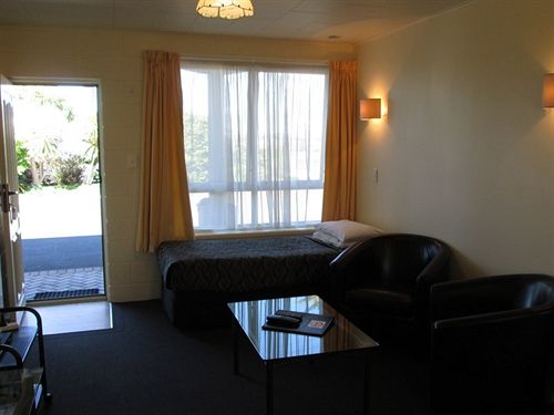 Shortland Court Motel 6