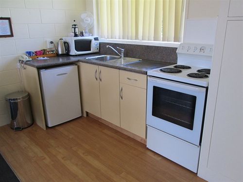 Shortland Court Motel 8