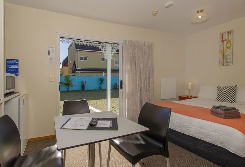 Albert Number 6 Motel 10