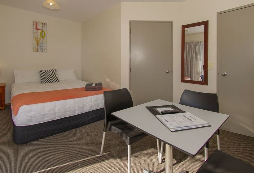 Albert Number 6 Motel 20