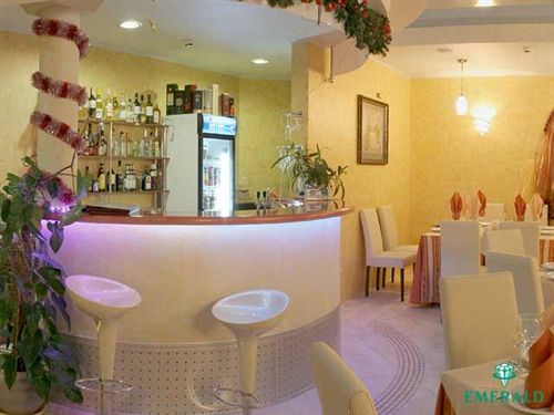 Hotel Emerald 2