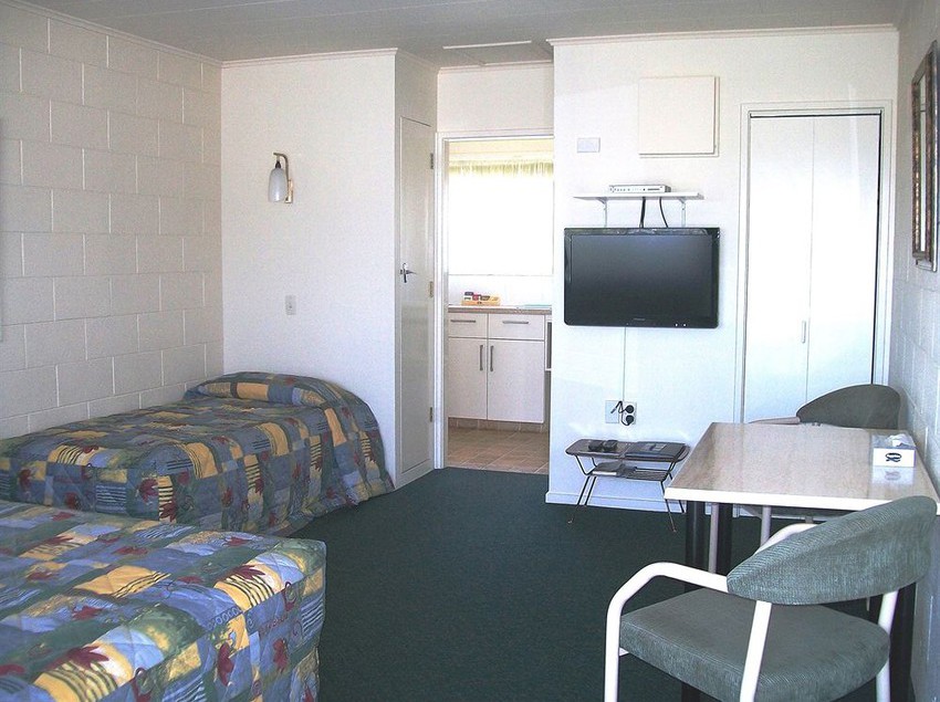 Cedar Court Motel 11