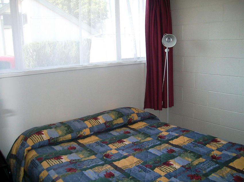 Cedar Court Motel 12