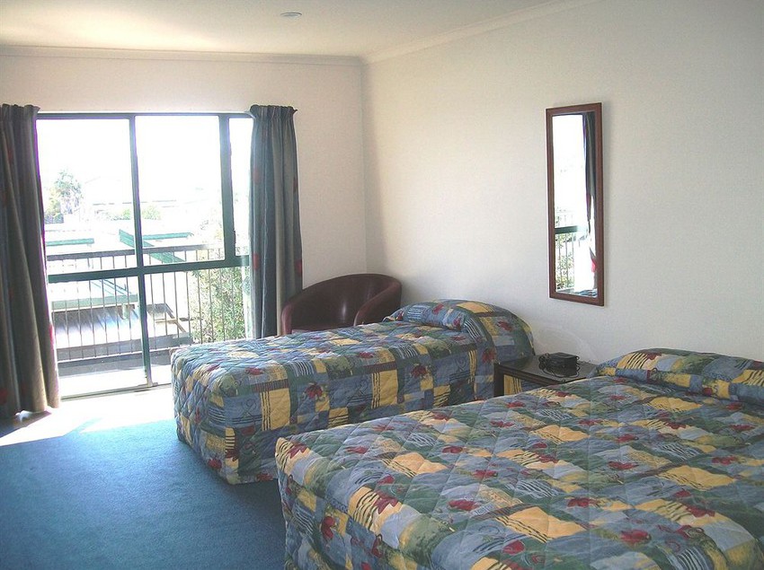 Cedar Court Motel 13