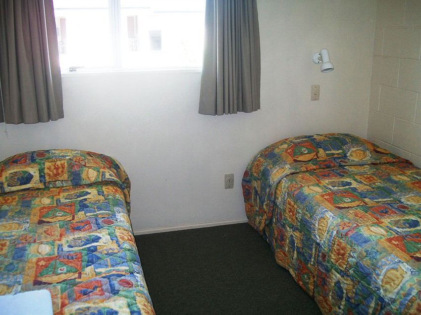 Cedar Court Motel 14