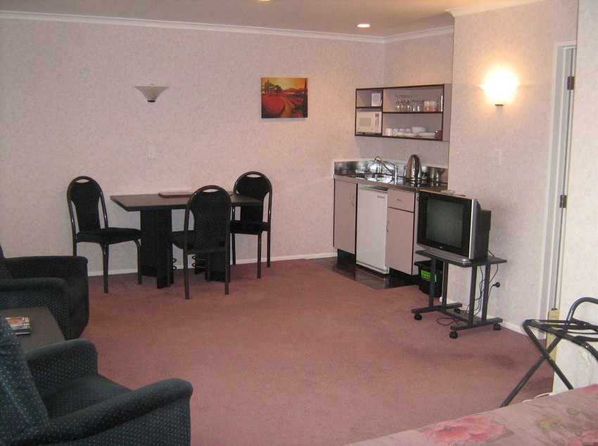 Shadzz Motel & Conference Centre 7