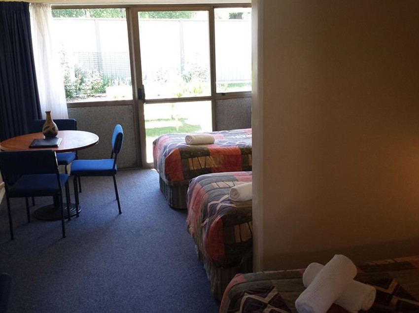 Fairway Motel And Apartments 16