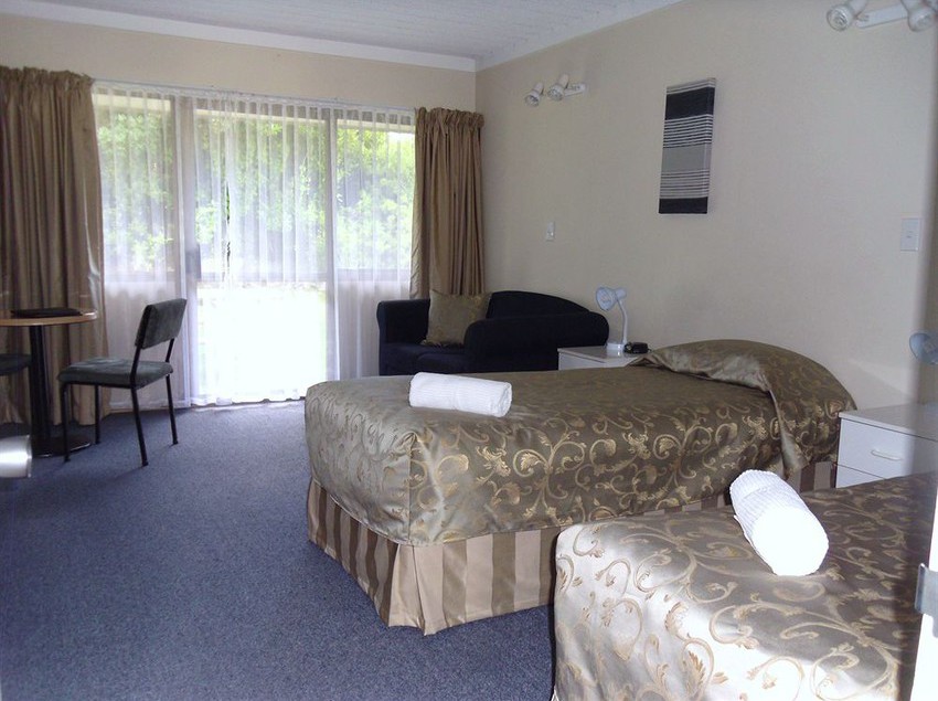 Fairway Motel And Apartments 9