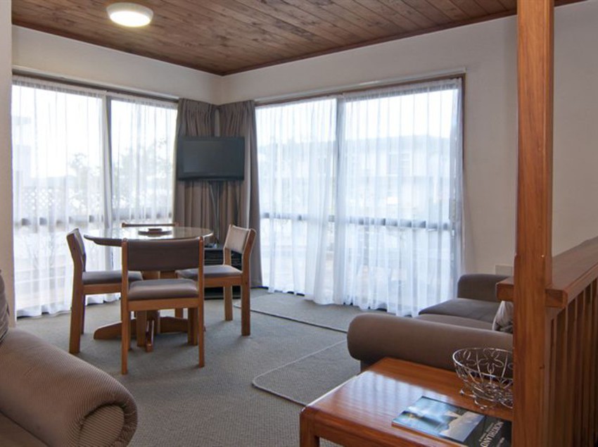 Swiss Chalet Lodge Motel 16