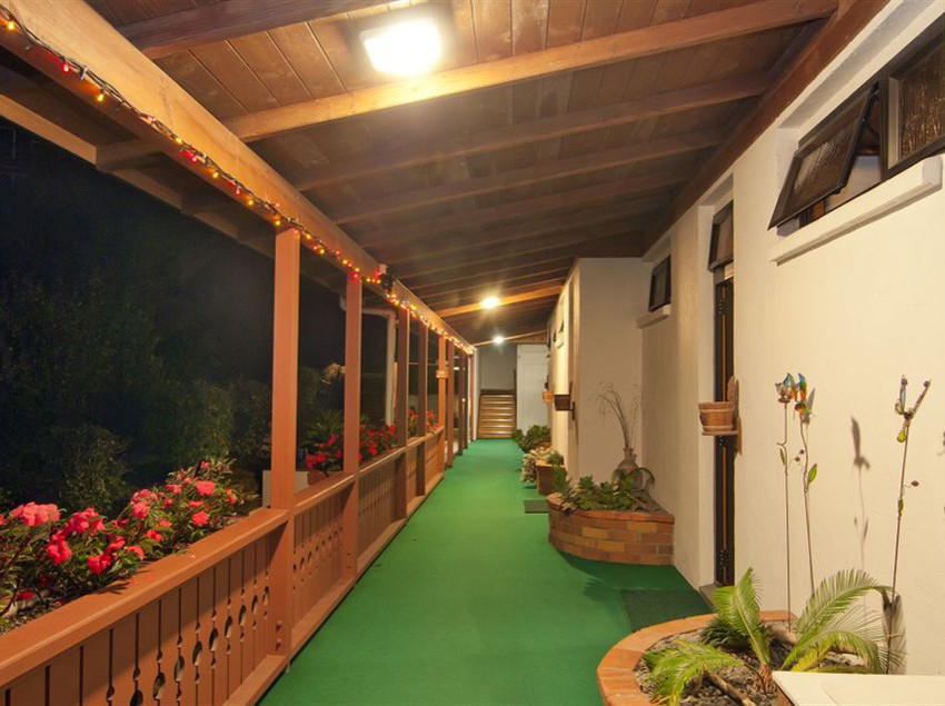 Swiss Chalet Lodge Motel 2