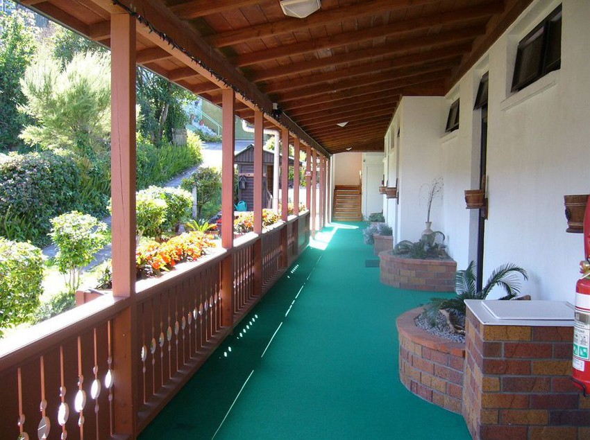 Swiss Chalet Lodge Motel 8