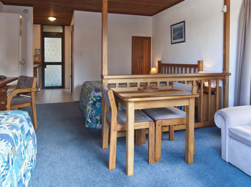 Swiss Chalet Lodge Motel 9