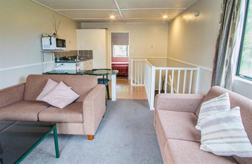 Hotel Pohutu Lodge 13