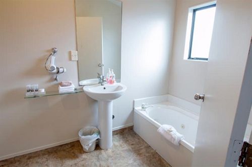 Hotel Pohutu Lodge 14