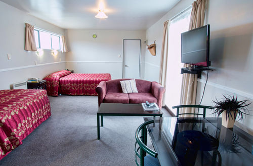 Hotel Pohutu Lodge 19