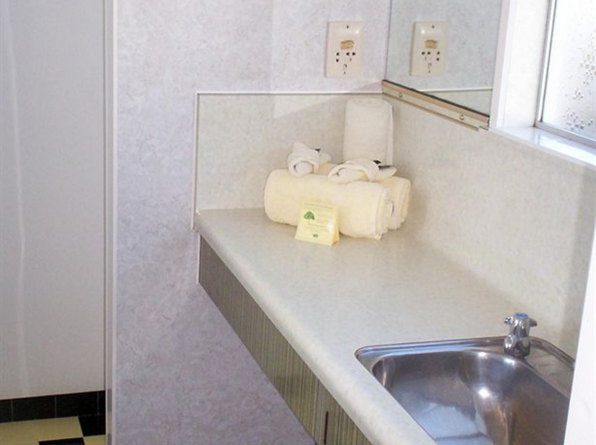 Asure Evergreen Motel 9