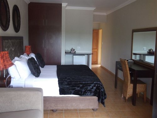 Hotel Nomndeni Celokuhle 10