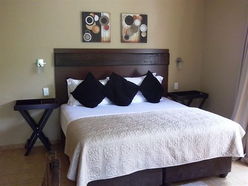 Hotel Nomndeni Celokuhle 3