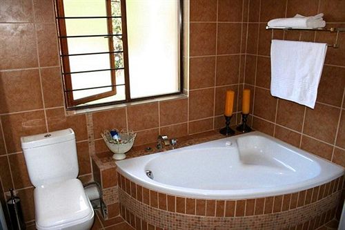 Nomndeni Lodge Zamabhele 11