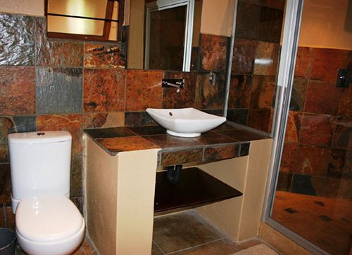 Nomndeni Lodge Zamabhele 12