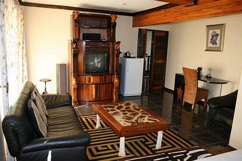 Nomndeni Lodge Zamabhele 14