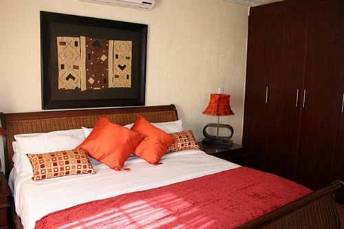 Nomndeni Lodge Zamabhele 19