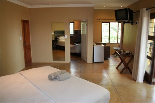 Nomndeni Lodge Zamabhele 20