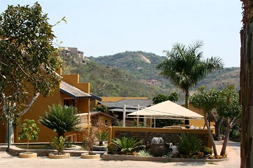 Nomndeni Lodge Zamabhele 8