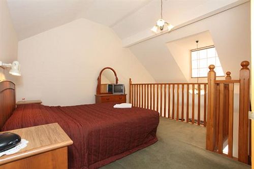 Asure Colonial Court Motel & Conference Centre 8