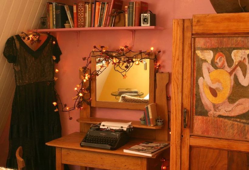 Hotel Daddy Long Legs 14