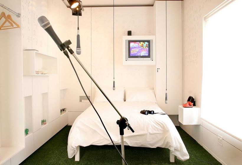 Hotel Daddy Long Legs 4