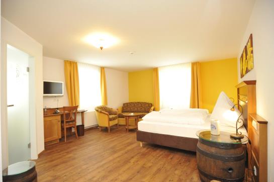 Landgasthof & Land-gut-hotel Zur Rose 1