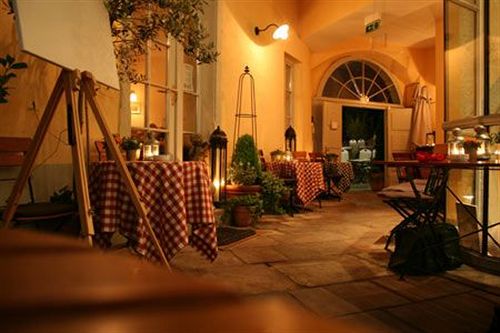 Hotel Zur Alten Brücke 18