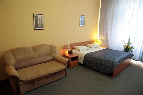 Hotel Regina Na Baumana 8