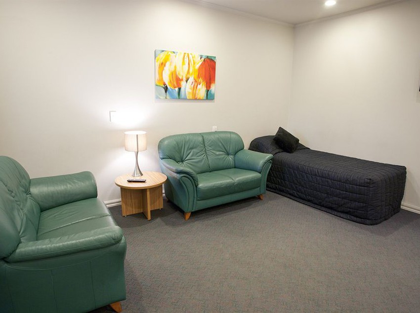 Aubyn Court Spa Motel 10