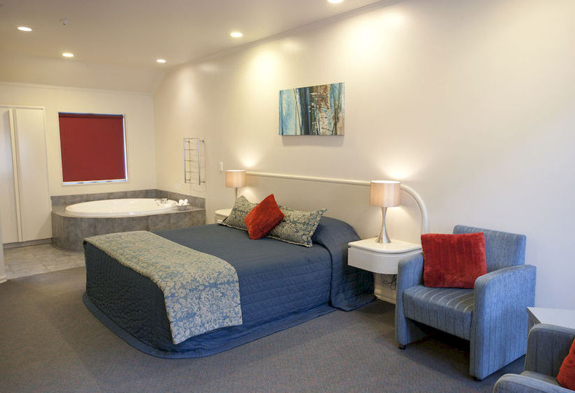 Aubyn Court Spa Motel 18