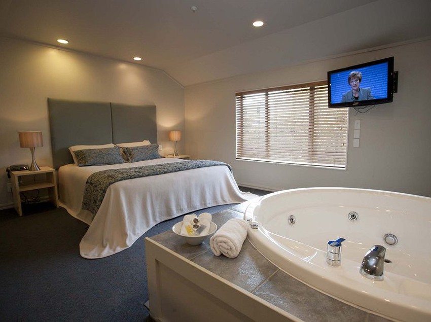 Aubyn Court Spa Motel 4