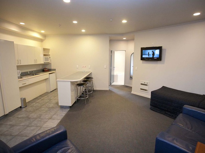 Aubyn Court Spa Motel 5