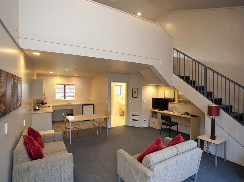 Aubyn Court Spa Motel 7