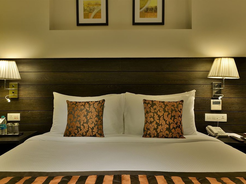 Hotel The Fern Residency 8