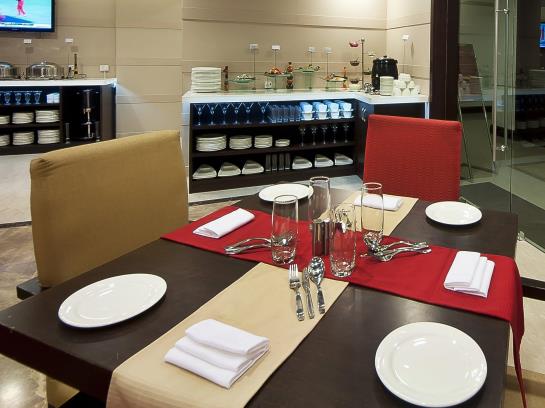 The Golden Palms Hotel & Spa - Zirakpur 18