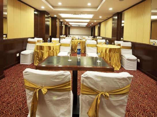 The Golden Palms Hotel & Spa - Zirakpur 20