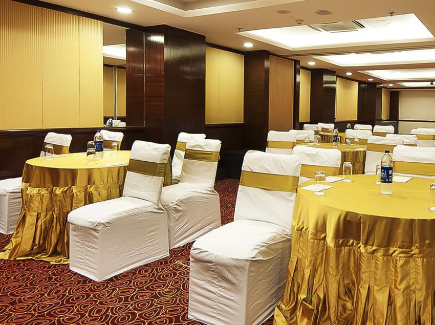 The Golden Palms Hotel & Spa - Zirakpur 5