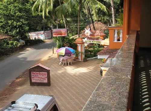 Hotel Palmgrove Residency 10