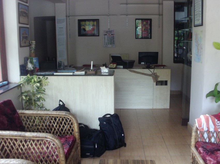 Hotel Palmgrove Residency 9