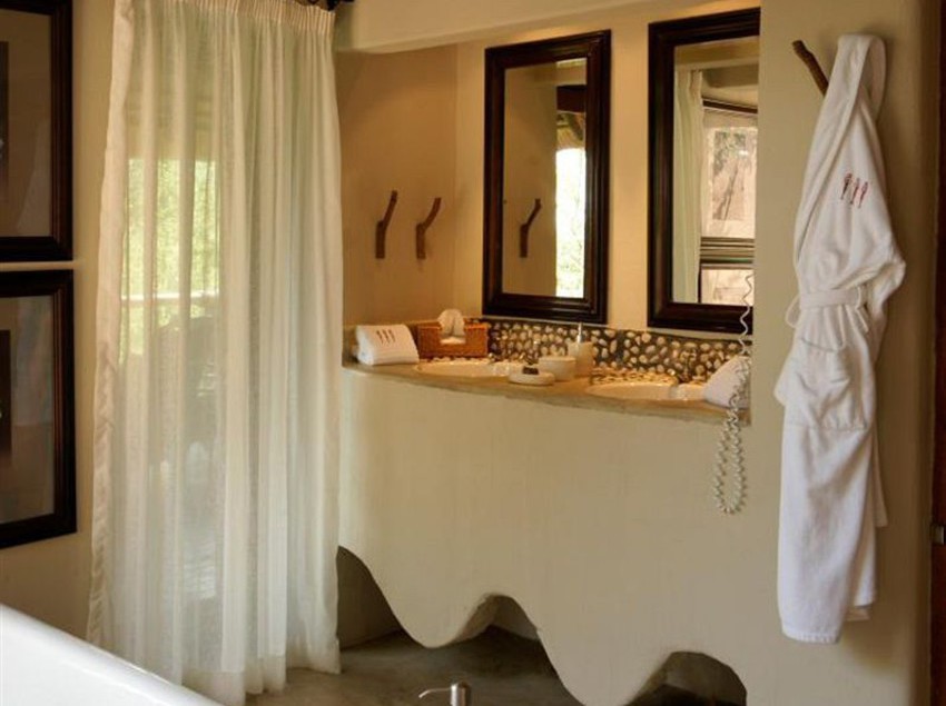 Impodimo Game Lodge 20