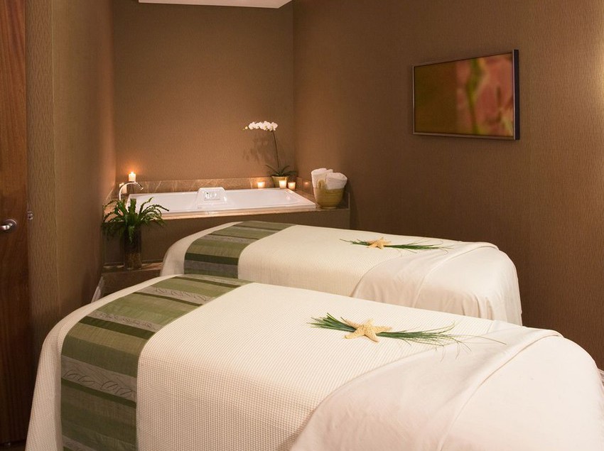 The Golden Palms Hotel & Spa 11