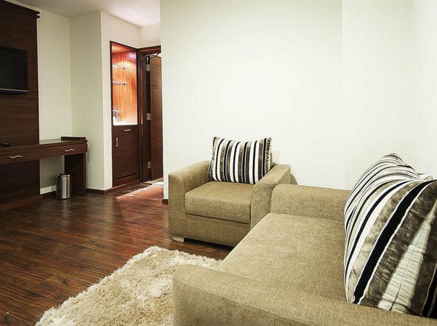 The Golden Palms Hotel & Spa 18