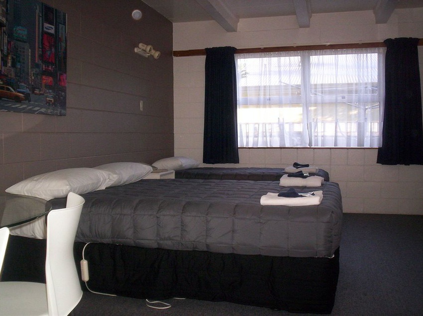 Motel Broadway Motor Inn 1